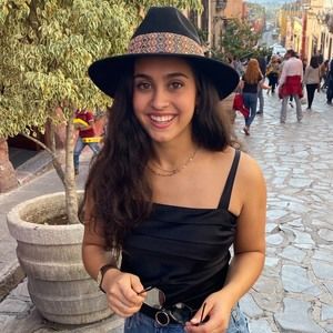 Meet your Posher, Daniella